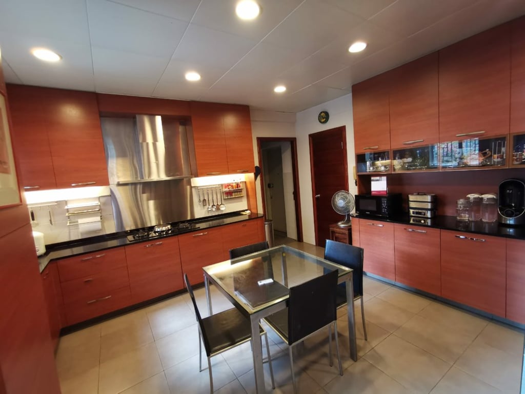 https://img.propertyraptor.com/cdn-cgi/imagedelivery/KD5bF_AFL0JDTbKLWF7z9g/ap8/ap8_001/hornet/prp/img/4f4f1d627e92bd78e120c8727066277d.jpg/public