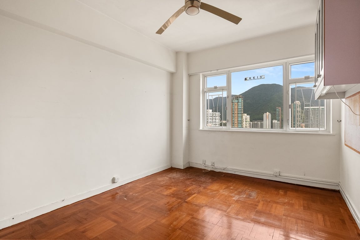 https://img.propertyraptor.com/cdn-cgi/imagedelivery/KD5bF_AFL0JDTbKLWF7z9g/ap8/ap8_001/hornet/prp/img/4f6e978eba41816a55bfa1d937439f14-wtm.jpg/public