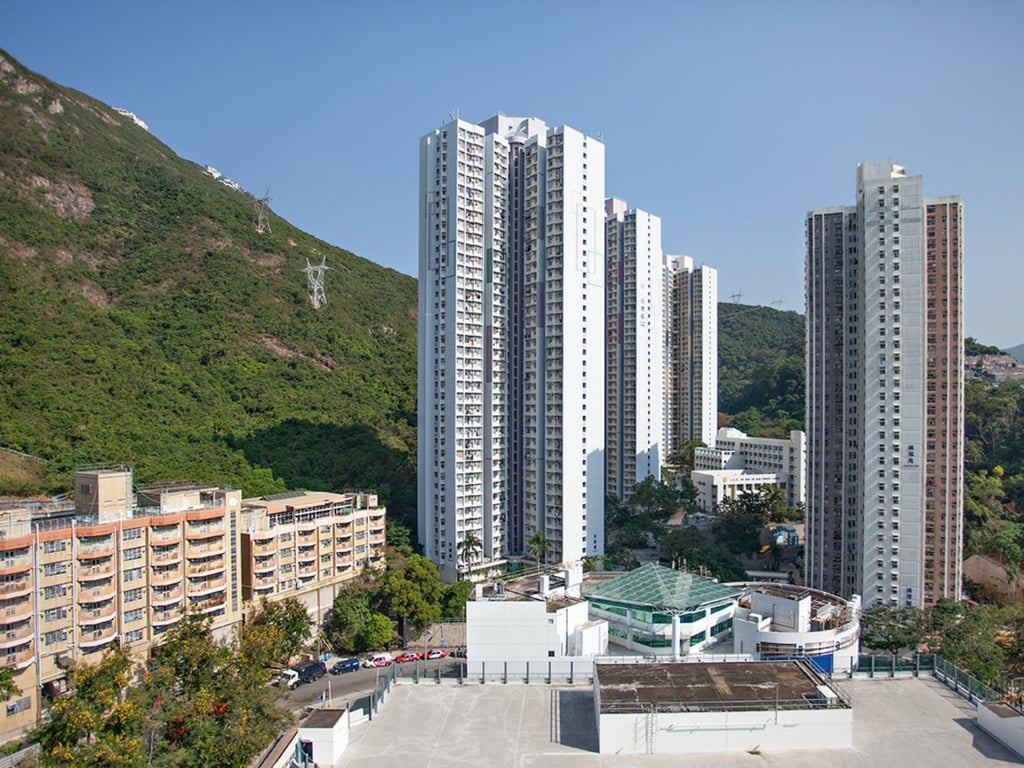 https://img.propertyraptor.com/cdn-cgi/imagedelivery/KD5bF_AFL0JDTbKLWF7z9g/ap8/ap8_001/hornet/prp/img/4f957e7e36068385fcb5701362529e8d.jpg/public