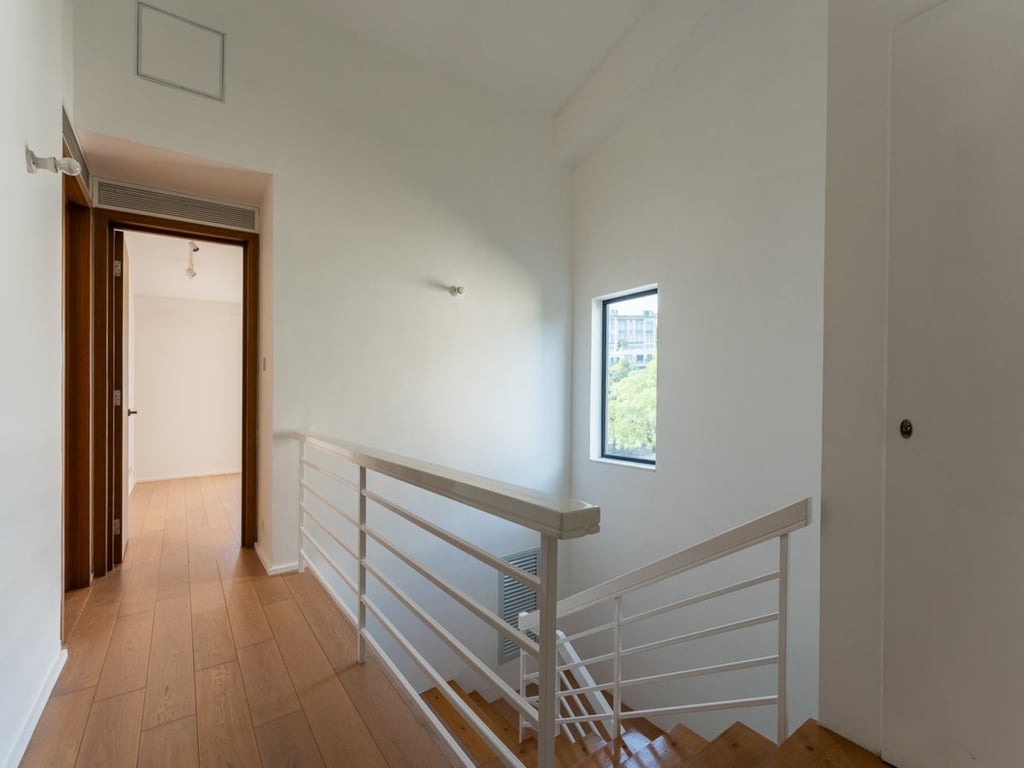 https://img.propertyraptor.com/cdn-cgi/imagedelivery/KD5bF_AFL0JDTbKLWF7z9g/ap8/ap8_001/hornet/prp/img/4fac36451d77131d354f6920a569d904.jpg/public