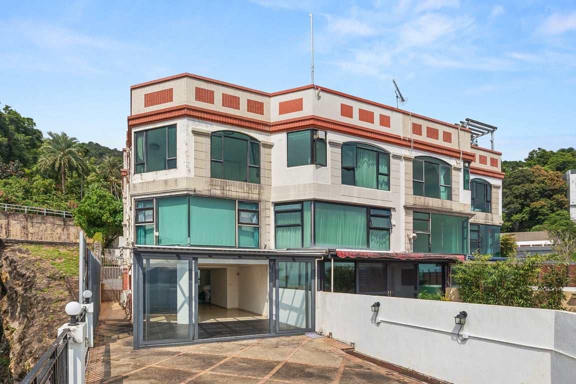 https://img.propertyraptor.com/cdn-cgi/imagedelivery/KD5bF_AFL0JDTbKLWF7z9g/ap8/ap8_001/hornet/prp/img/4fc5316a629ad330dac70886cc693abd-wtm.jpg/public