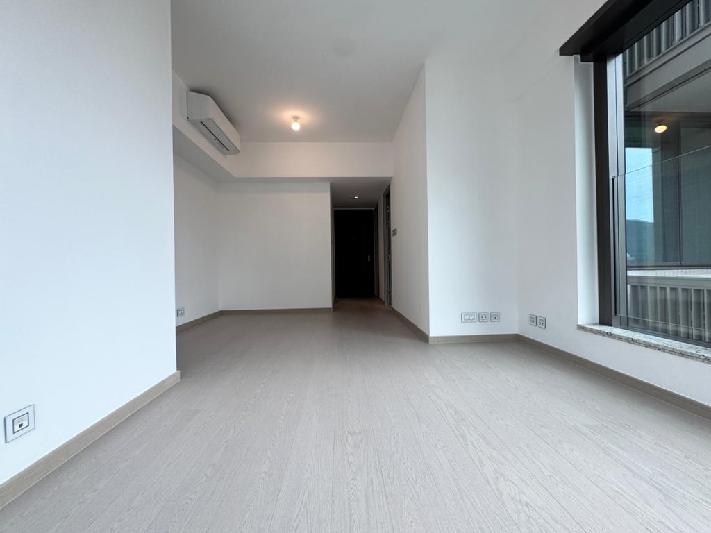 https://img.propertyraptor.com/cdn-cgi/imagedelivery/KD5bF_AFL0JDTbKLWF7z9g/ap8/ap8_001/hornet/prp/img/4fdbbd11f4760b6f27bec340e3d8c8cd-wtm.jpg/public