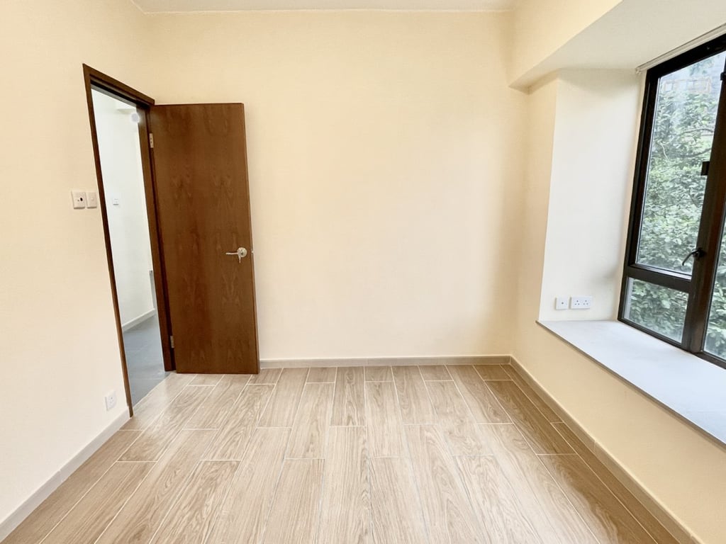 https://img.propertyraptor.com/cdn-cgi/imagedelivery/KD5bF_AFL0JDTbKLWF7z9g/ap8/ap8_001/hornet/prp/img/4fdf11be7a1ed35ac92d802c0e63162c.jpg/public