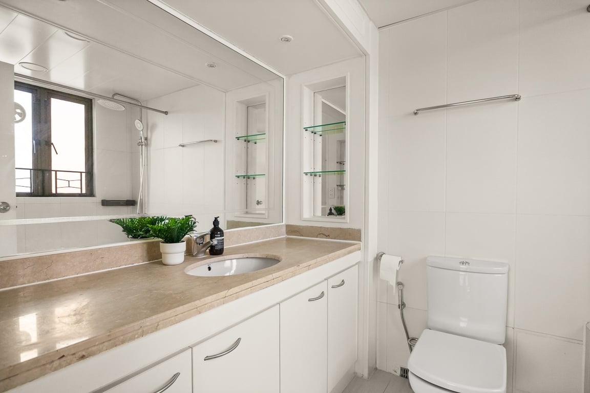 https://img.propertyraptor.com/cdn-cgi/imagedelivery/KD5bF_AFL0JDTbKLWF7z9g/ap8/ap8_001/hornet/prp/img/4fe3d34498d58cb263c00c148943ab15-wtm.jpg/public