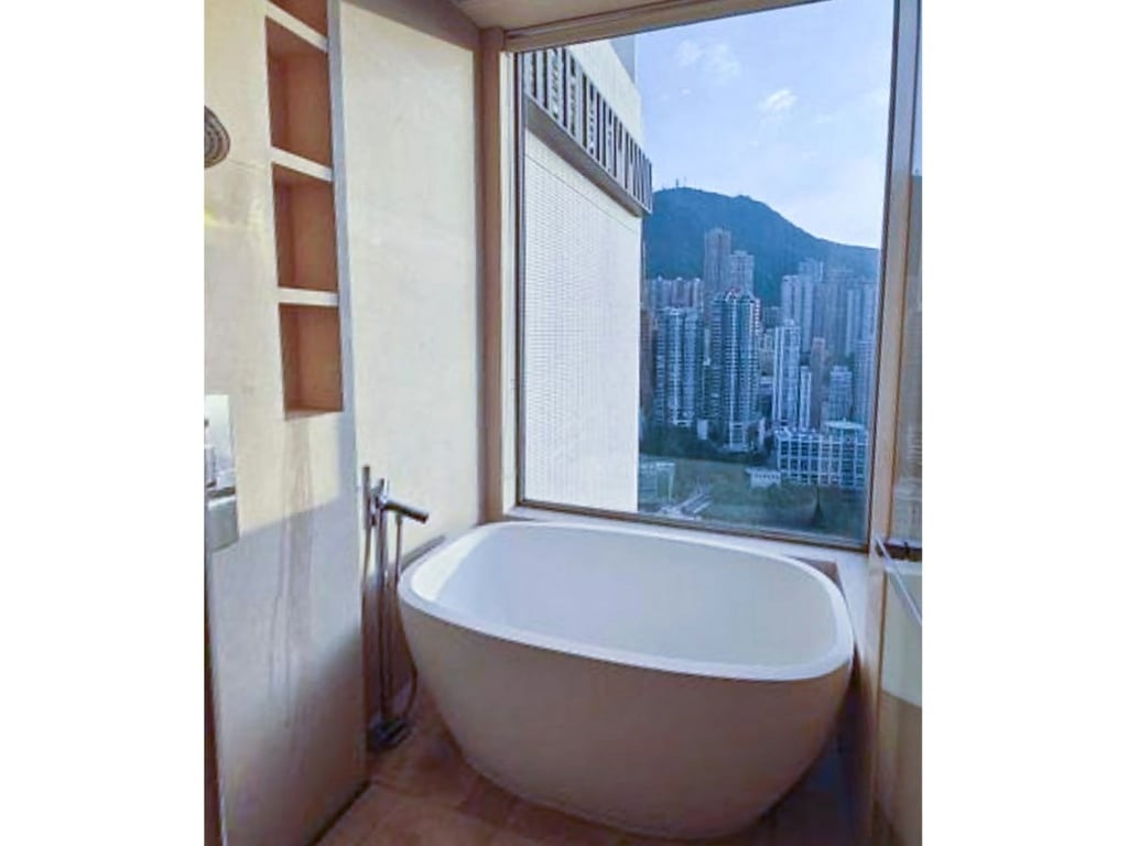 https://img.propertyraptor.com/cdn-cgi/imagedelivery/KD5bF_AFL0JDTbKLWF7z9g/ap8/ap8_001/hornet/prp/img/4ff7779164e830846fe6dd829773610b-wtm.jpg/public