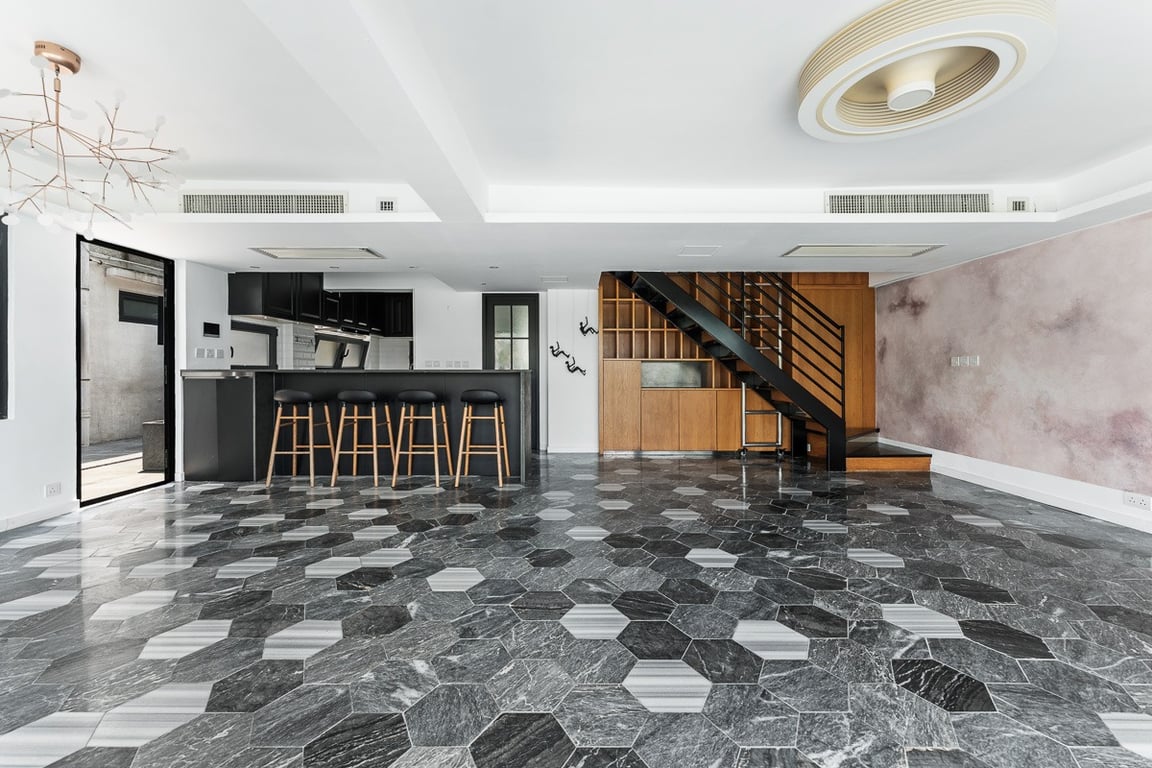 https://img.propertyraptor.com/cdn-cgi/imagedelivery/KD5bF_AFL0JDTbKLWF7z9g/ap8/ap8_001/hornet/prp/img/500c739875611a2ace578ffe9c06680a-wtm.jpg/public