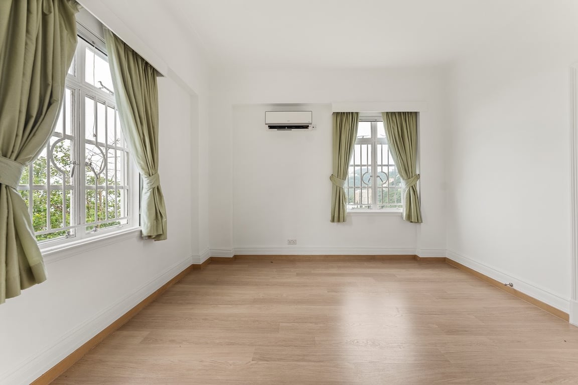 https://img.propertyraptor.com/cdn-cgi/imagedelivery/KD5bF_AFL0JDTbKLWF7z9g/ap8/ap8_001/hornet/prp/img/5015f005ca9bb25d0c2a263b1f111b1f-wtm.jpg/public