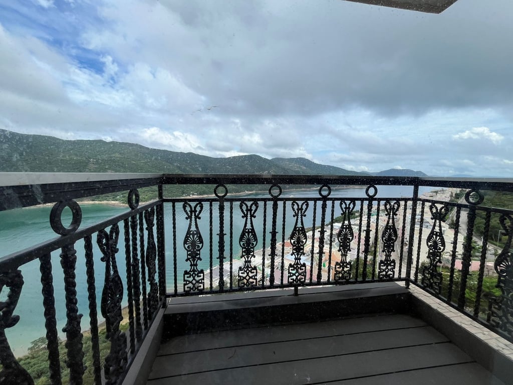 Redhill Peninsula Apartment