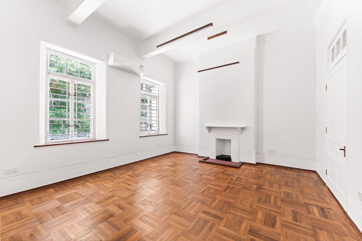 https://img.propertyraptor.com/cdn-cgi/imagedelivery/KD5bF_AFL0JDTbKLWF7z9g/ap8/ap8_001/hornet/prp/img/5049a6acf46eb2ed4d2af7d41271e2de-wtm.jpg/public