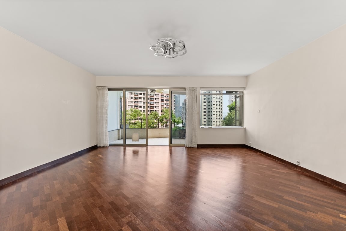 https://img.propertyraptor.com/cdn-cgi/imagedelivery/KD5bF_AFL0JDTbKLWF7z9g/ap8/ap8_001/hornet/prp/img/5050b37da0356be4d002333d68613ebe-wtm.jpg/public