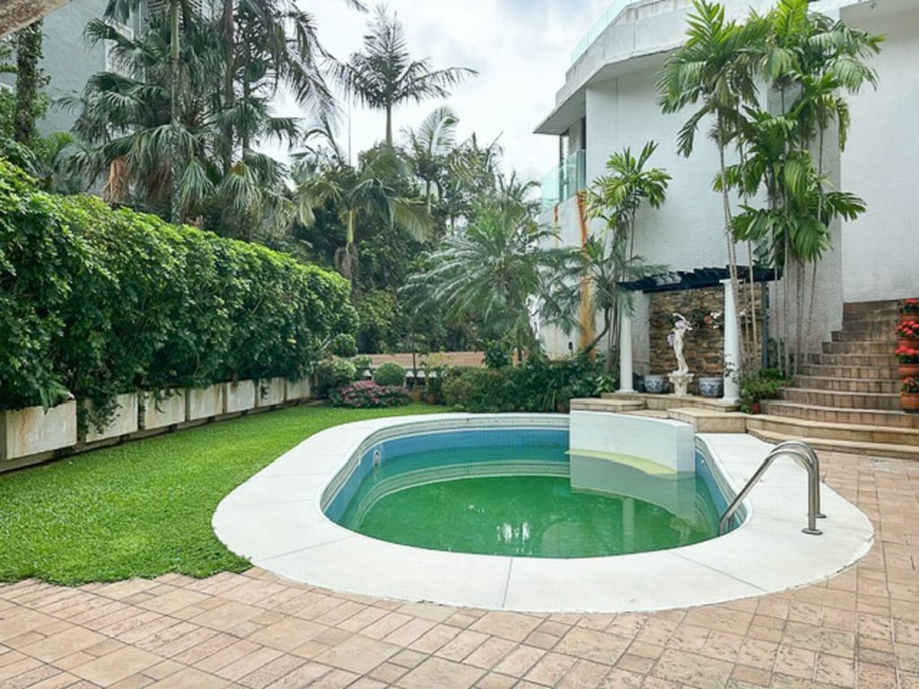 https://img.propertyraptor.com/cdn-cgi/imagedelivery/KD5bF_AFL0JDTbKLWF7z9g/ap8/ap8_001/hornet/prp/img/505cf819de6d13af9b72414ac7358796.jpg/public