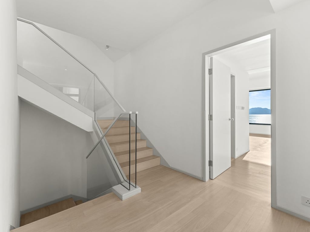 https://img.propertyraptor.com/cdn-cgi/imagedelivery/KD5bF_AFL0JDTbKLWF7z9g/ap8/ap8_001/hornet/prp/img/5088eaf565341a7aaf1dfd54d0c99d1b.jpg/public