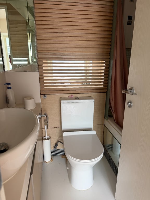 https://img.propertyraptor.com/cdn-cgi/imagedelivery/KD5bF_AFL0JDTbKLWF7z9g/ap8/ap8_001/hornet/prp/img/50edab092aad4dd11d83a3c43b1e84b5-wtm.jpg/public