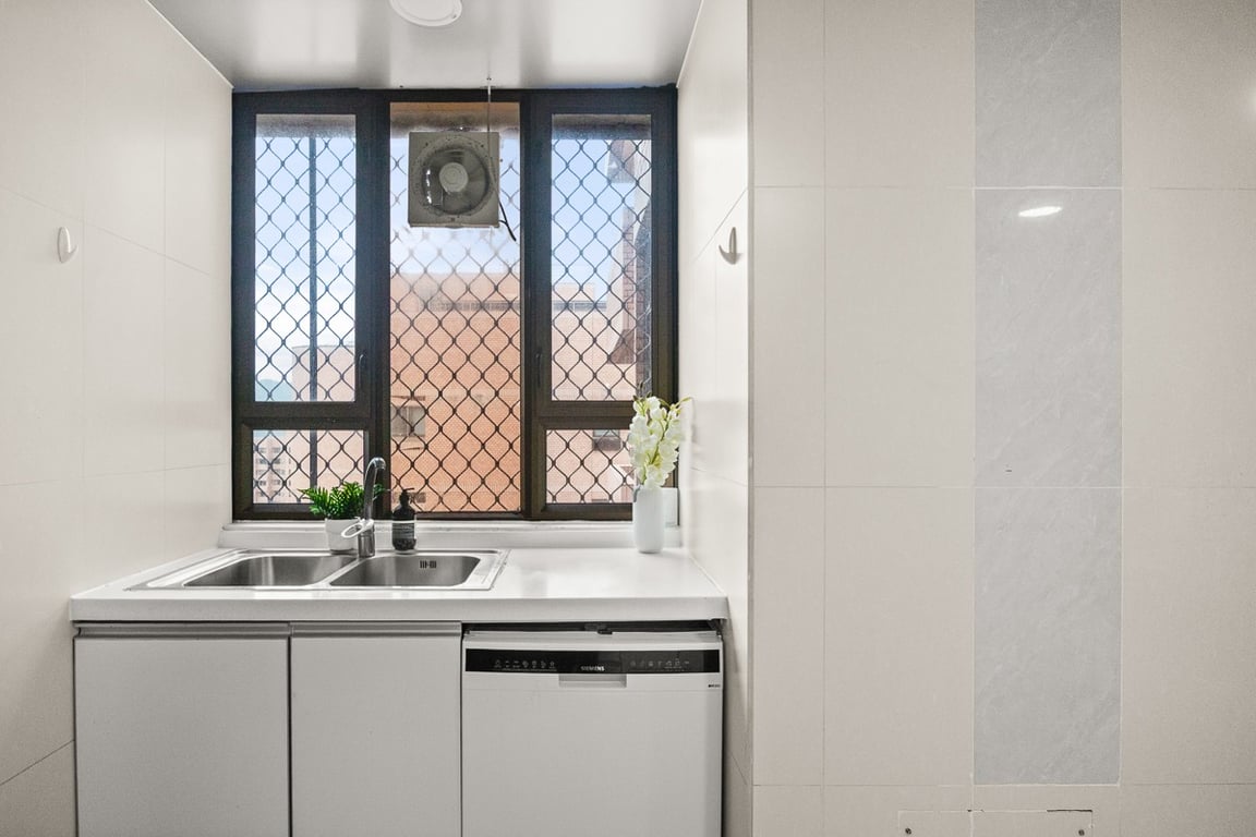 https://img.propertyraptor.com/cdn-cgi/imagedelivery/KD5bF_AFL0JDTbKLWF7z9g/ap8/ap8_001/hornet/prp/img/50f870a105d7d876cad94eefbd7cfa3d-wtm.jpg/public