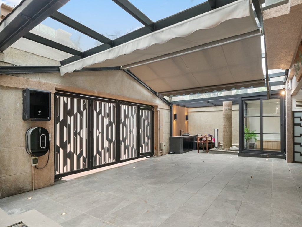 https://img.propertyraptor.com/cdn-cgi/imagedelivery/KD5bF_AFL0JDTbKLWF7z9g/ap8/ap8_001/hornet/prp/img/5105133c056d5a4e8ac3dd5b26d6f0e8-wtm.jpg/public