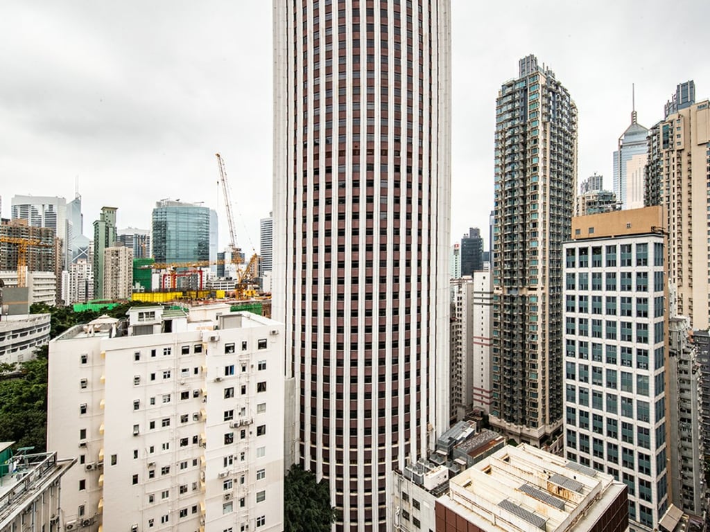 https://img.propertyraptor.com/cdn-cgi/imagedelivery/KD5bF_AFL0JDTbKLWF7z9g/ap8/ap8_001/hornet/prp/img/510c68895373ab09fa6ed35e28fdd687.jpg/public
