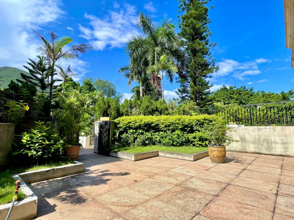 https://img.propertyraptor.com/cdn-cgi/imagedelivery/KD5bF_AFL0JDTbKLWF7z9g/ap8/ap8_001/hornet/prp/img/51248735fd392e610f0c576e3d18b270-wtm.jpg/public