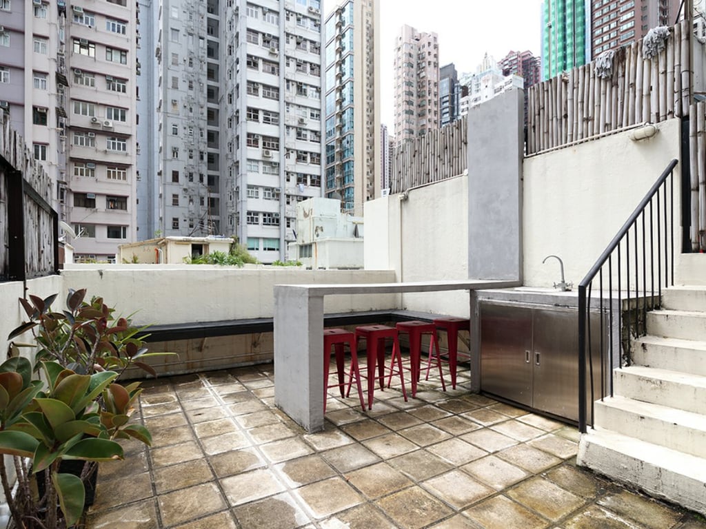 https://img.propertyraptor.com/cdn-cgi/imagedelivery/KD5bF_AFL0JDTbKLWF7z9g/ap8/ap8_001/hornet/prp/img/5126a6dabc08bce849670c8b43592d9a.jpg/public