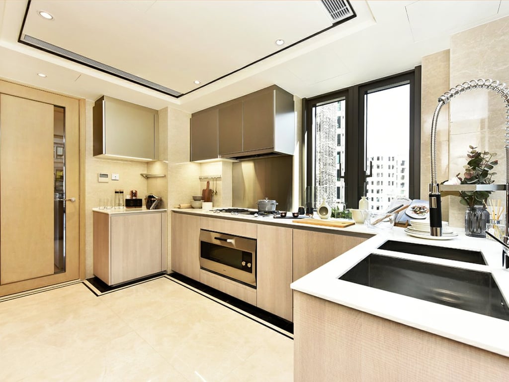 https://img.propertyraptor.com/cdn-cgi/imagedelivery/KD5bF_AFL0JDTbKLWF7z9g/ap8/ap8_001/hornet/prp/img/512e0b7a95166a452d994737b2b6a248.jpg/public