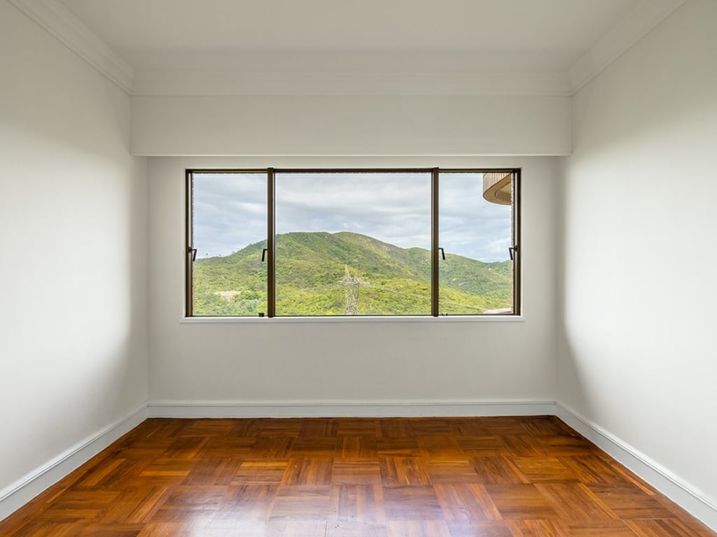 https://img.propertyraptor.com/cdn-cgi/imagedelivery/KD5bF_AFL0JDTbKLWF7z9g/ap8/ap8_001/hornet/prp/img/5151e35889a050f3b92ba6ac56ed0699.jpg/public