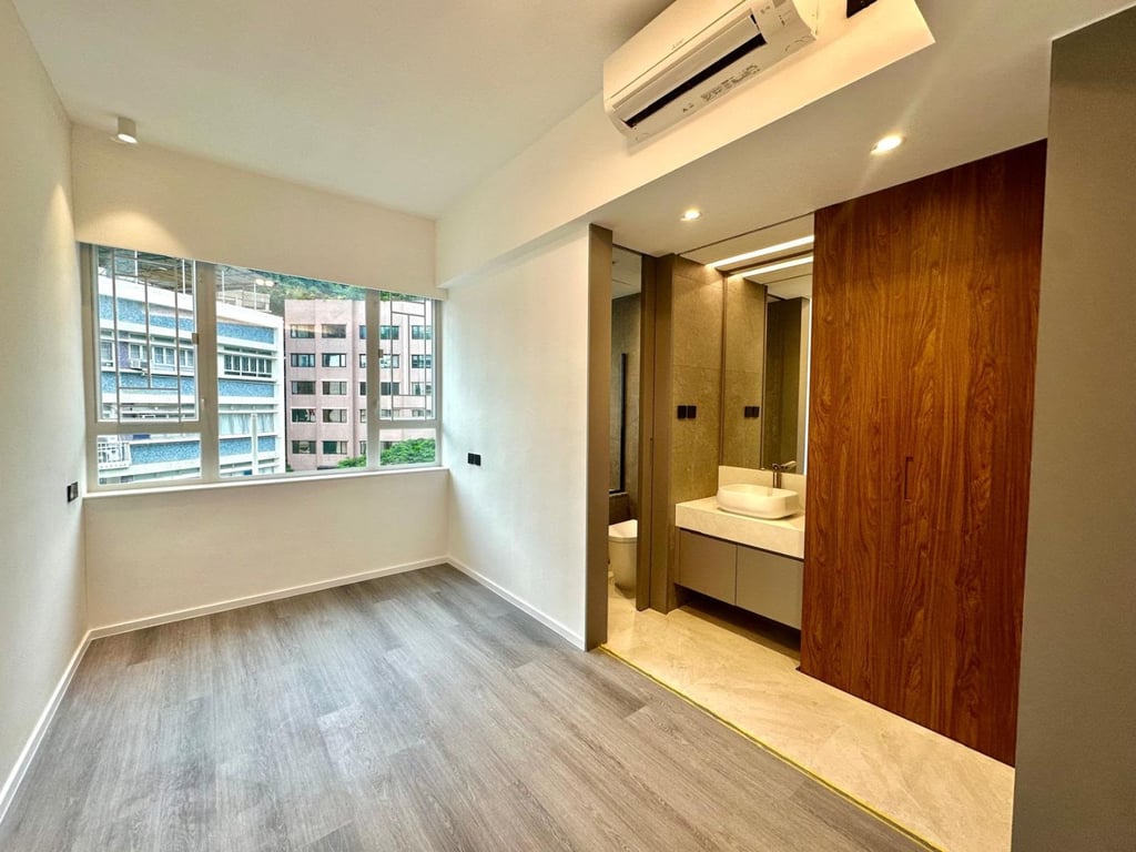 https://img.propertyraptor.com/cdn-cgi/imagedelivery/KD5bF_AFL0JDTbKLWF7z9g/ap8/ap8_001/hornet/prp/img/515a577c607e02eb243d4981e51f3aa1-wtm.jpg/public
