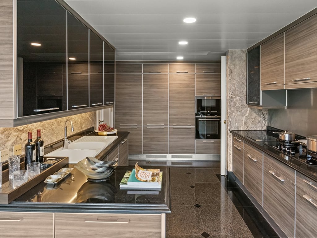 https://img.propertyraptor.com/cdn-cgi/imagedelivery/KD5bF_AFL0JDTbKLWF7z9g/ap8/ap8_001/hornet/prp/img/515af9711e09963a2e403a4b34ff9443.jpg/public
