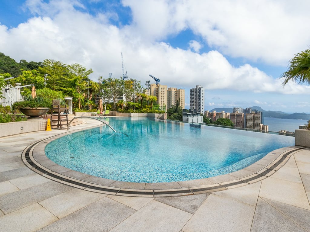 https://img.propertyraptor.com/cdn-cgi/imagedelivery/KD5bF_AFL0JDTbKLWF7z9g/ap8/ap8_001/hornet/prp/img/515e9ec9e391594218234542d8da88c9.jpg/public