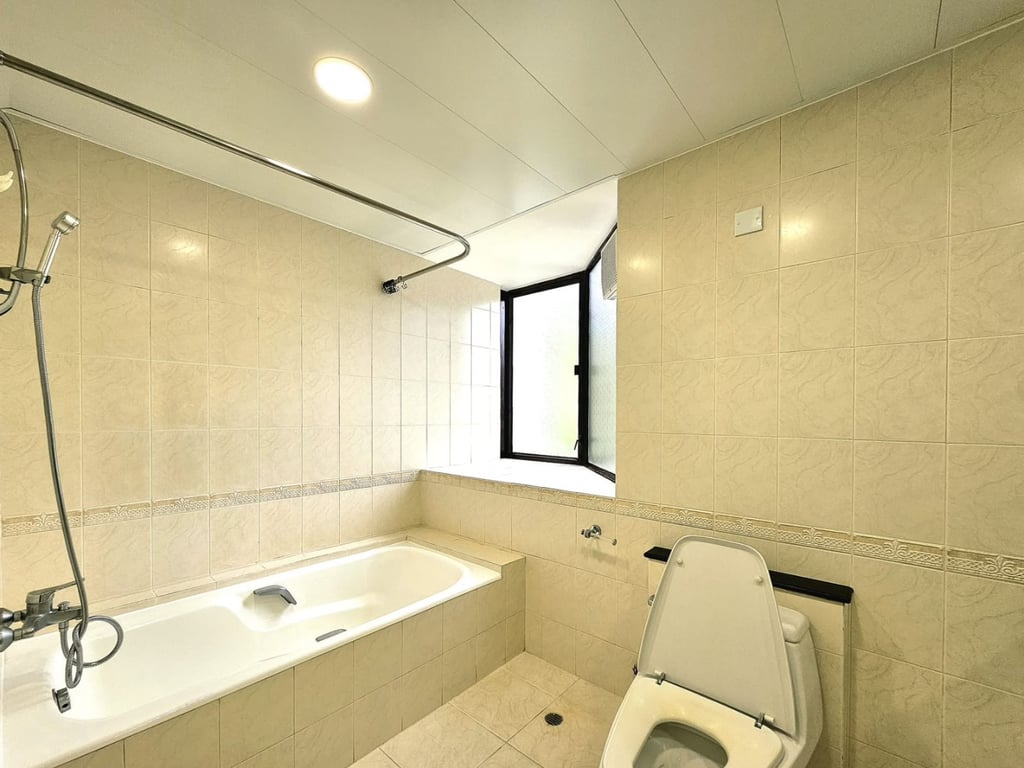 https://img.propertyraptor.com/cdn-cgi/imagedelivery/KD5bF_AFL0JDTbKLWF7z9g/ap8/ap8_001/hornet/prp/img/515ef95fbe5aee47dc8d56b7305450bf-wtm.jpg/public