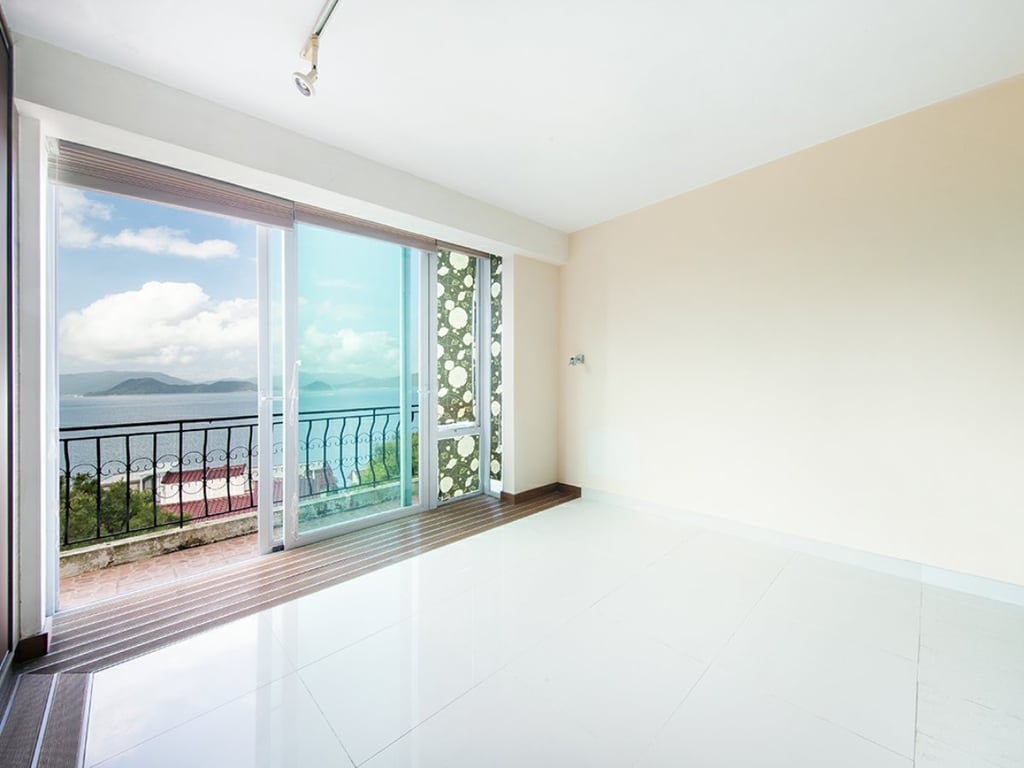 https://img.propertyraptor.com/cdn-cgi/imagedelivery/KD5bF_AFL0JDTbKLWF7z9g/ap8/ap8_001/hornet/prp/img/515f99adae3cd82d97629a15f7e306d6.jpg/public