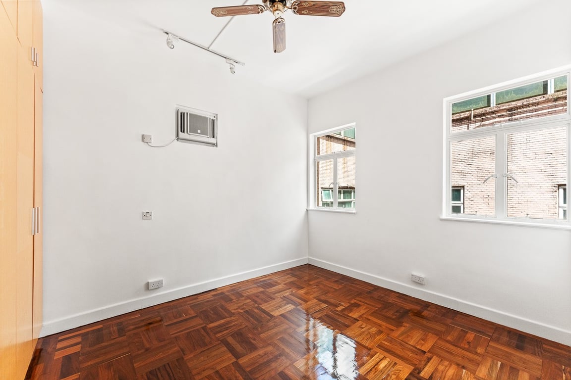 https://img.propertyraptor.com/cdn-cgi/imagedelivery/KD5bF_AFL0JDTbKLWF7z9g/ap8/ap8_001/hornet/prp/img/516c11a77937c6f0a00957fee0e6d5ff-wtm.jpg/public
