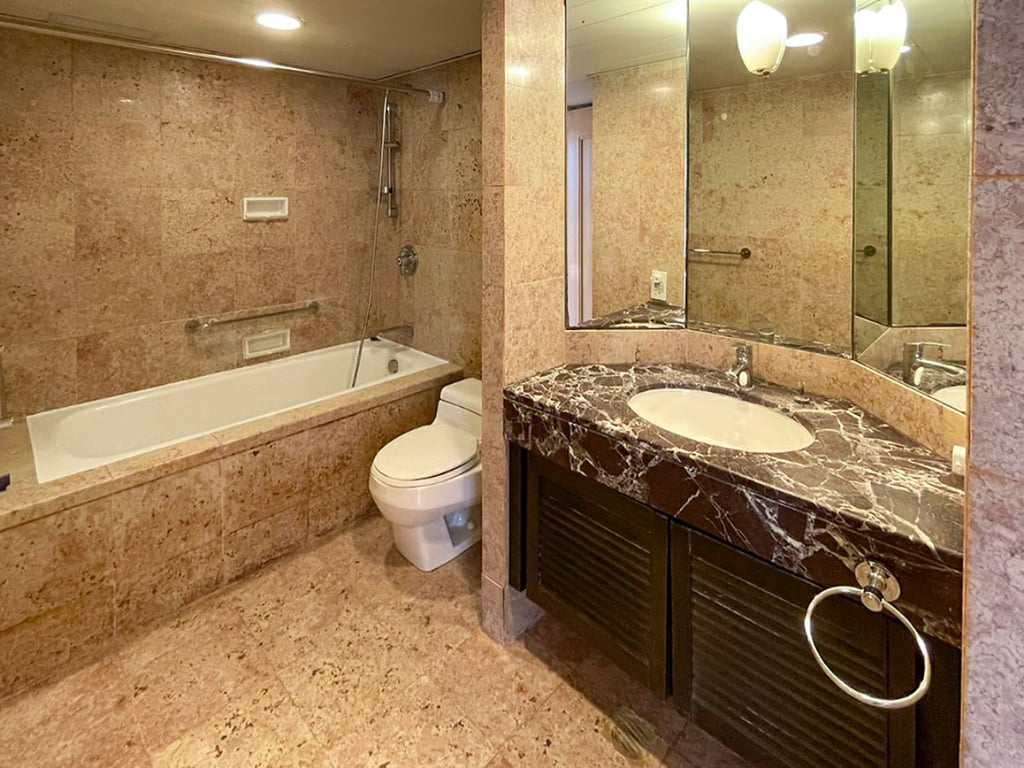 https://img.propertyraptor.com/cdn-cgi/imagedelivery/KD5bF_AFL0JDTbKLWF7z9g/ap8/ap8_001/hornet/prp/img/517e4fc9774c72a1b06b8343111e75c4.jpg/public