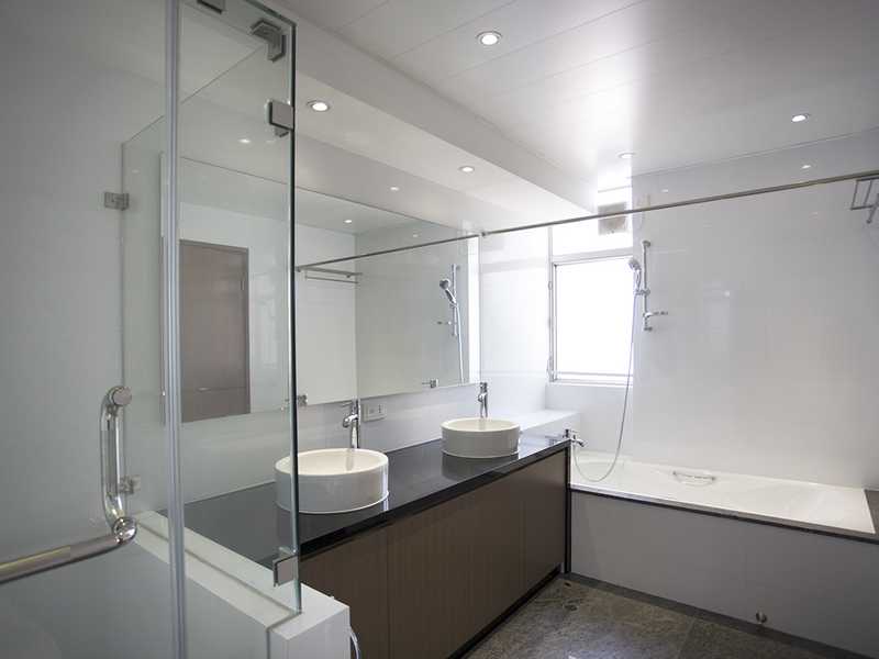 https://img.propertyraptor.com/cdn-cgi/imagedelivery/KD5bF_AFL0JDTbKLWF7z9g/ap8/ap8_001/hornet/prp/img/519bd750cd283a5cc30a46568afb7493.jpg/public