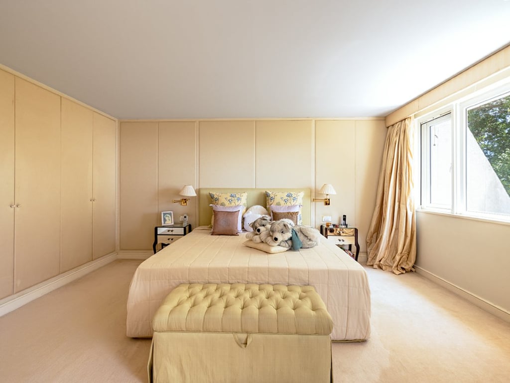 https://img.propertyraptor.com/cdn-cgi/imagedelivery/KD5bF_AFL0JDTbKLWF7z9g/ap8/ap8_001/hornet/prp/img/51b7a498b929e7817e4223771ebb52eb.jpg/public