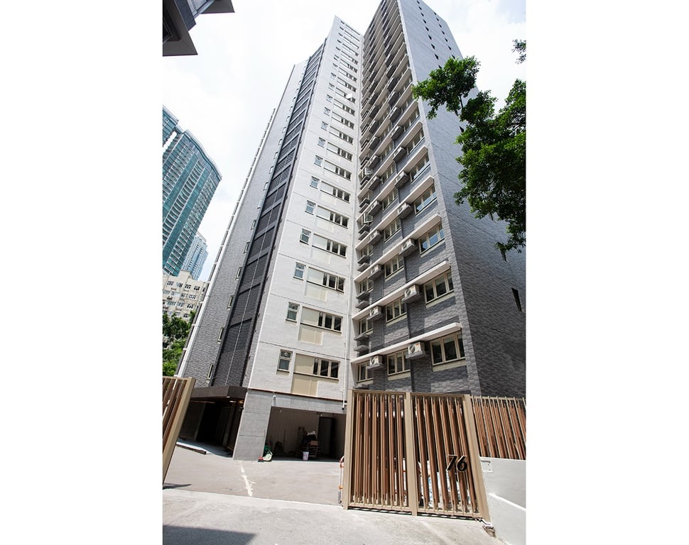 https://img.propertyraptor.com/cdn-cgi/imagedelivery/KD5bF_AFL0JDTbKLWF7z9g/ap8/ap8_001/hornet/prp/img/51b83ecd5fdc2d9838dc59ea96da1da8-wtm.jpg/public