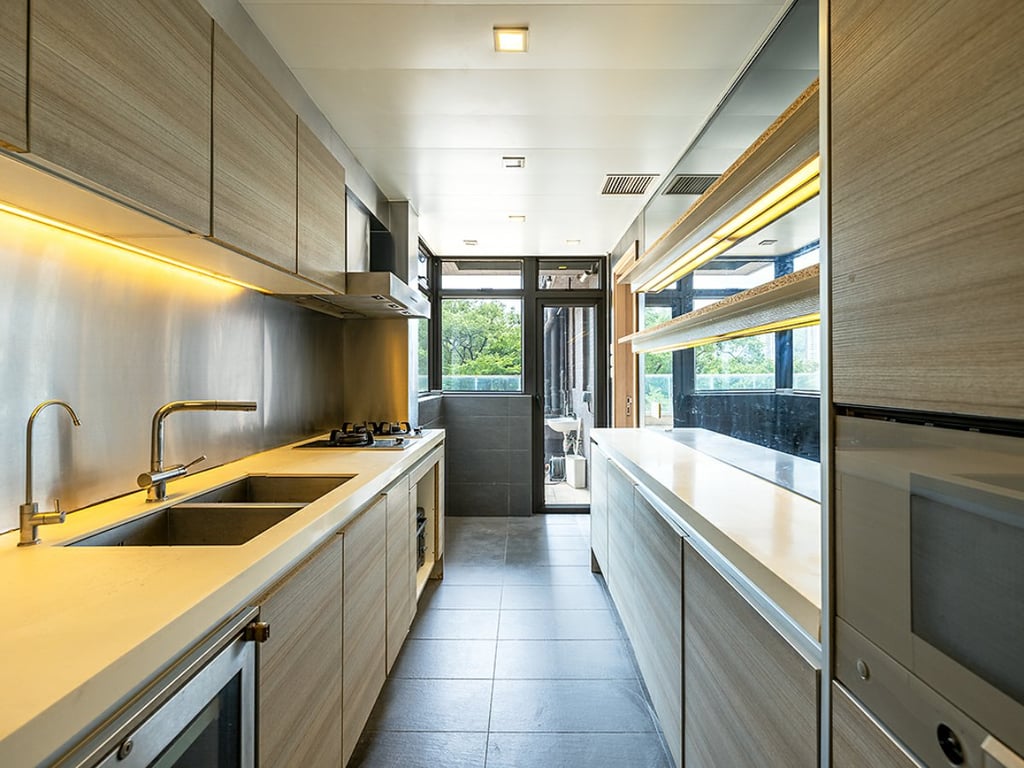https://img.propertyraptor.com/cdn-cgi/imagedelivery/KD5bF_AFL0JDTbKLWF7z9g/ap8/ap8_001/hornet/prp/img/51c2067c285345c9bfd8aaffe242ea59.jpg/public