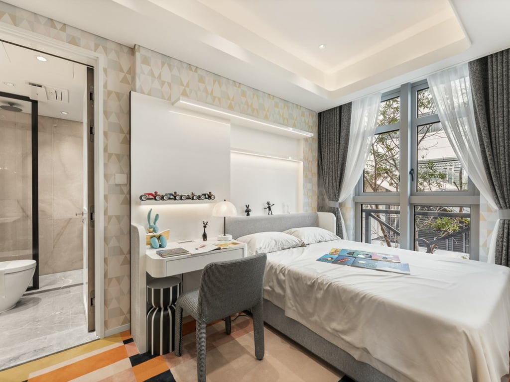 https://img.propertyraptor.com/cdn-cgi/imagedelivery/KD5bF_AFL0JDTbKLWF7z9g/ap8/ap8_001/hornet/prp/img/51c3ae5f3f69fbc36bf154d194575e90.jpg/public