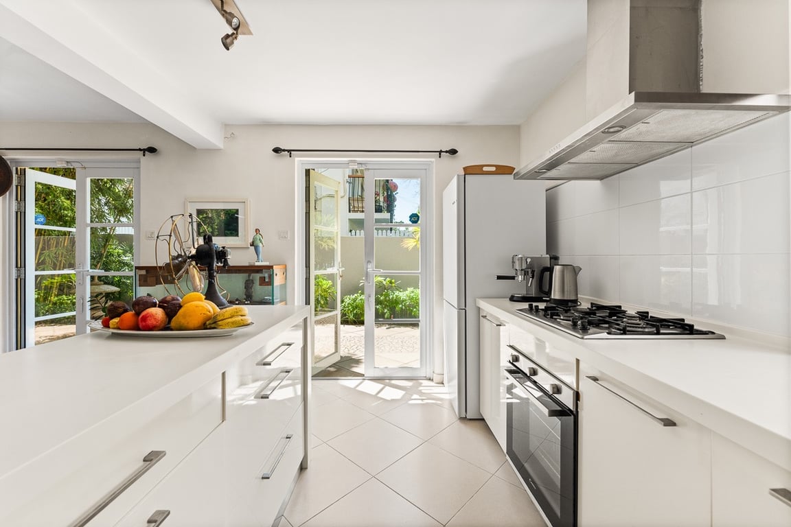 https://img.propertyraptor.com/cdn-cgi/imagedelivery/KD5bF_AFL0JDTbKLWF7z9g/ap8/ap8_001/hornet/prp/img/51c5d21047d212490caa804b5f25fd43-wtm.jpg/public