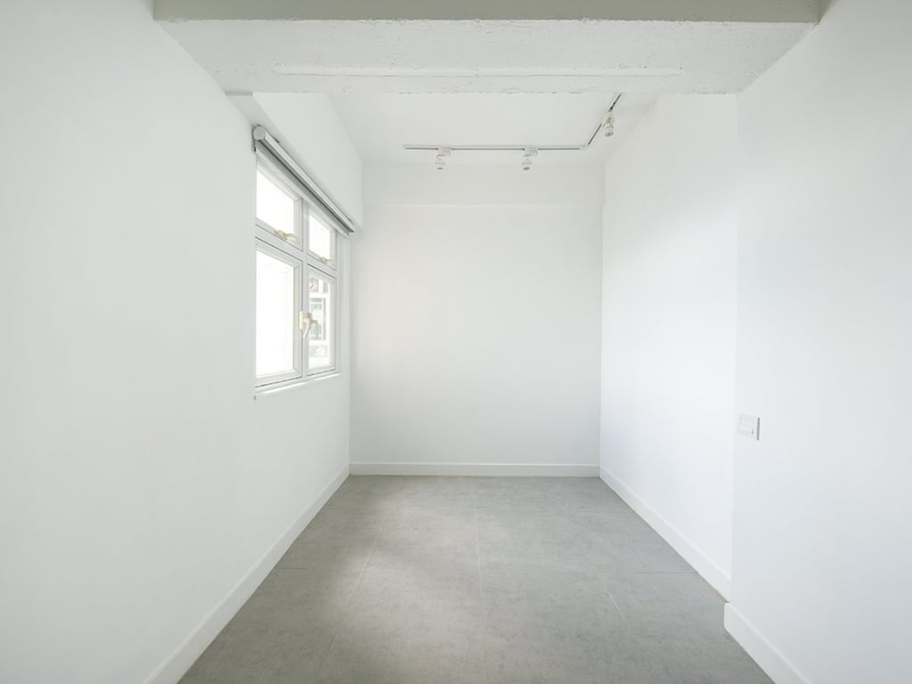 https://img.propertyraptor.com/cdn-cgi/imagedelivery/KD5bF_AFL0JDTbKLWF7z9g/ap8/ap8_001/hornet/prp/img/51cb495c49403667cc87b87e1d6a0435.jpg/public