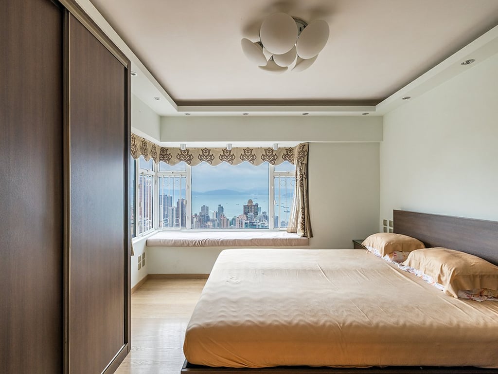 https://img.propertyraptor.com/cdn-cgi/imagedelivery/KD5bF_AFL0JDTbKLWF7z9g/ap8/ap8_001/hornet/prp/img/51d16c6de7cf7383b3f1ed5fae21f137.jpg/public