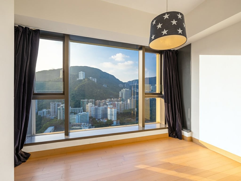 https://img.propertyraptor.com/cdn-cgi/imagedelivery/KD5bF_AFL0JDTbKLWF7z9g/ap8/ap8_001/hornet/prp/img/51da90a8e65ca378e3e207a635ad7c82.jpg/public