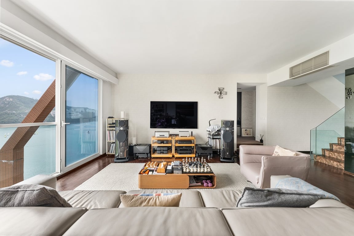 https://img.propertyraptor.com/cdn-cgi/imagedelivery/KD5bF_AFL0JDTbKLWF7z9g/ap8/ap8_001/hornet/prp/img/5204da0050277828fb9add0bad1e9de7-wtm.jpg/public