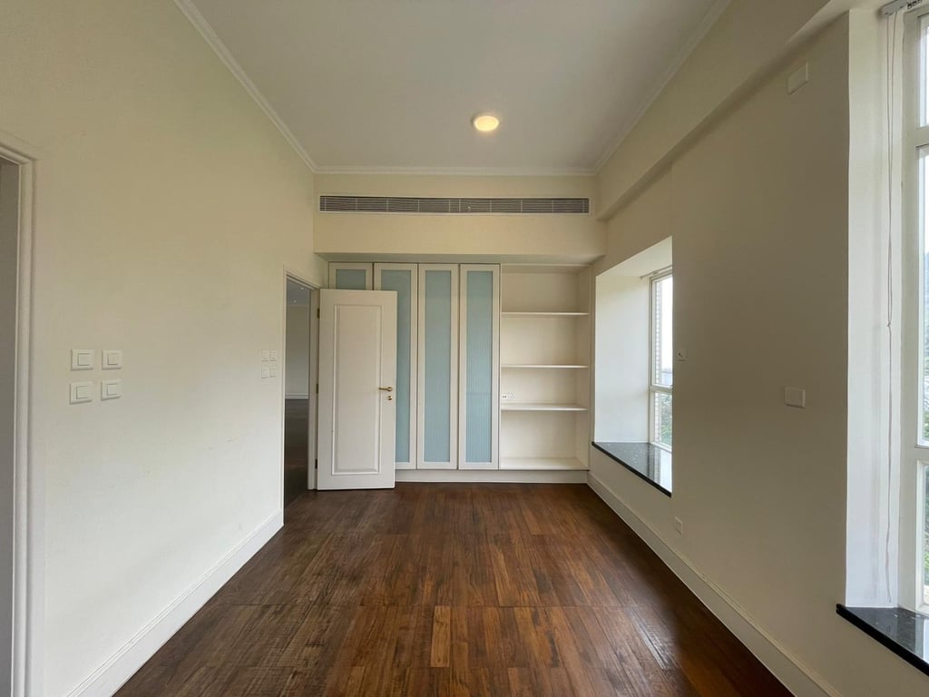 https://img.propertyraptor.com/cdn-cgi/imagedelivery/KD5bF_AFL0JDTbKLWF7z9g/ap8/ap8_001/hornet/prp/img/5212f34f4b651d1f3aaa820cc65cf5ba-wtm.jpg/public