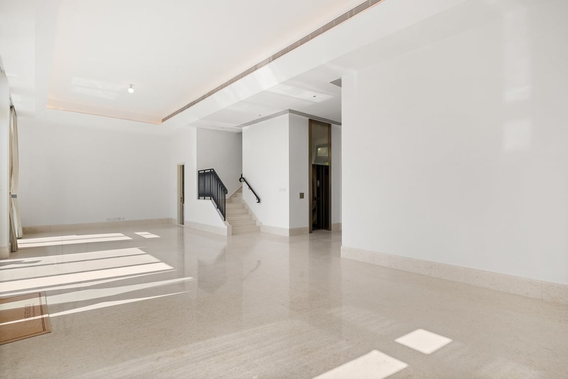 https://img.propertyraptor.com/cdn-cgi/imagedelivery/KD5bF_AFL0JDTbKLWF7z9g/ap8/ap8_001/hornet/prp/img/5231f3ebec691cbc0a8fd73db7cb1fd9-wtm.jpg/public