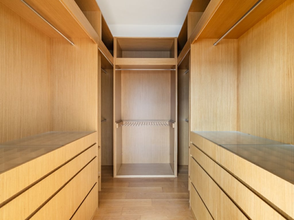 https://img.propertyraptor.com/cdn-cgi/imagedelivery/KD5bF_AFL0JDTbKLWF7z9g/ap8/ap8_001/hornet/prp/img/5236e546d7ee3a9a481d55d4565ac642.jpg/public