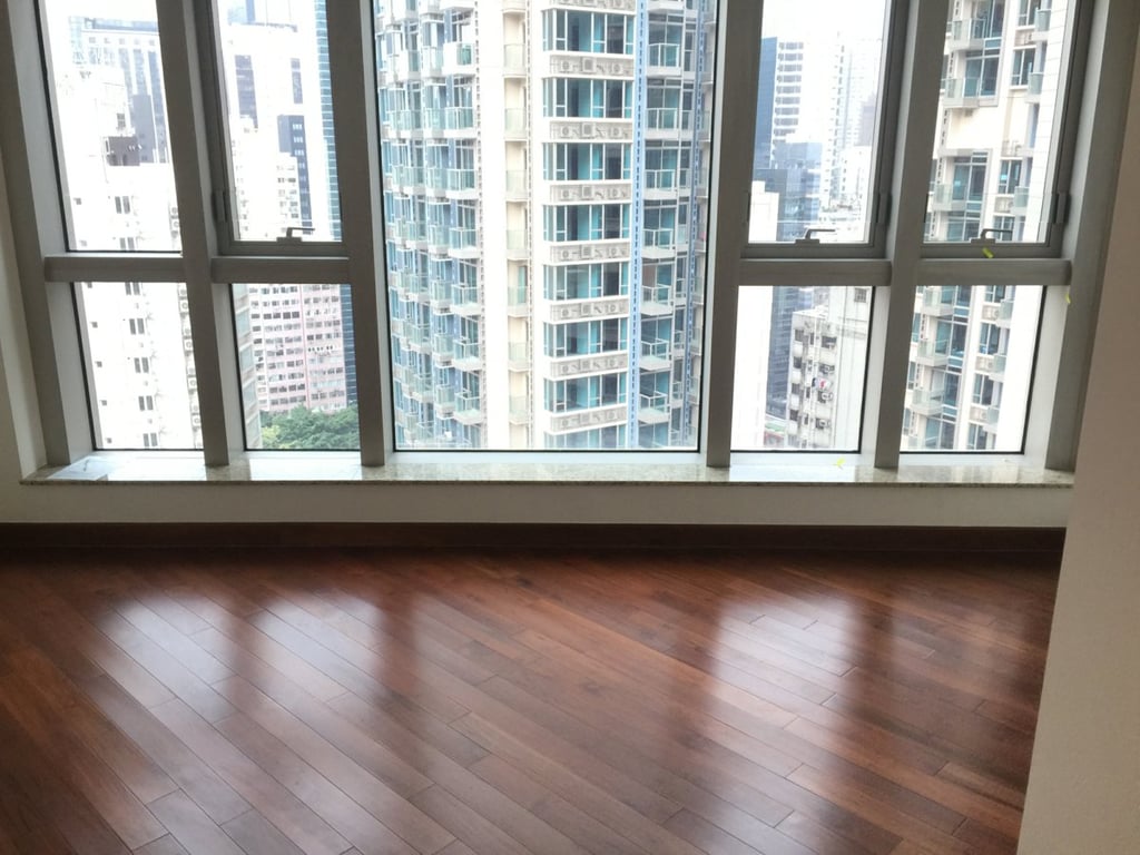 https://img.propertyraptor.com/cdn-cgi/imagedelivery/KD5bF_AFL0JDTbKLWF7z9g/ap8/ap8_001/hornet/prp/img/526dc3ce29059f07242abdb03485bcd0.jpg/public