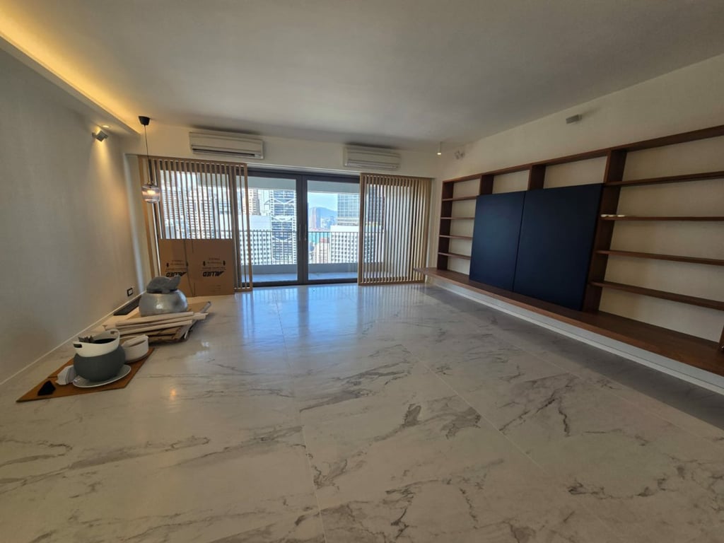 https://img.propertyraptor.com/cdn-cgi/imagedelivery/KD5bF_AFL0JDTbKLWF7z9g/ap8/ap8_001/hornet/prp/img/528001ddaa2c3979f0e81a4f75c15a65-wtm.jpg/public