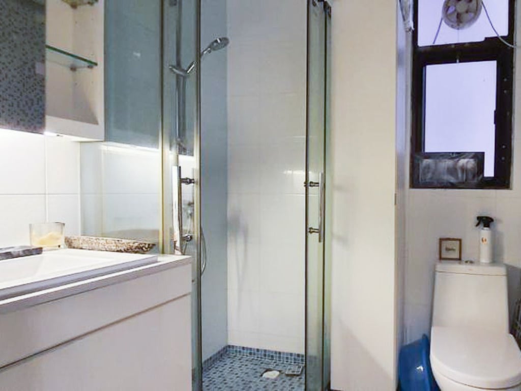 https://img.propertyraptor.com/cdn-cgi/imagedelivery/KD5bF_AFL0JDTbKLWF7z9g/ap8/ap8_001/hornet/prp/img/5283d4f1d3447cf0a7521cf0e6070280.jpg/public