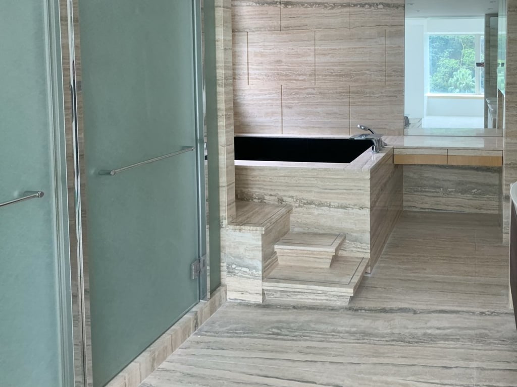 https://img.propertyraptor.com/cdn-cgi/imagedelivery/KD5bF_AFL0JDTbKLWF7z9g/ap8/ap8_001/hornet/prp/img/52b9ab9f1c8355b8abd67f7e09f9b512.jpg/public