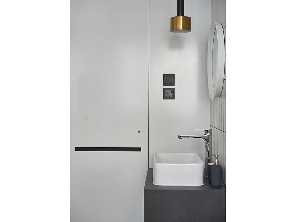https://img.propertyraptor.com/cdn-cgi/imagedelivery/KD5bF_AFL0JDTbKLWF7z9g/ap8/ap8_001/hornet/prp/img/52ba81d222673074825de0850fa92848.jpg/public
