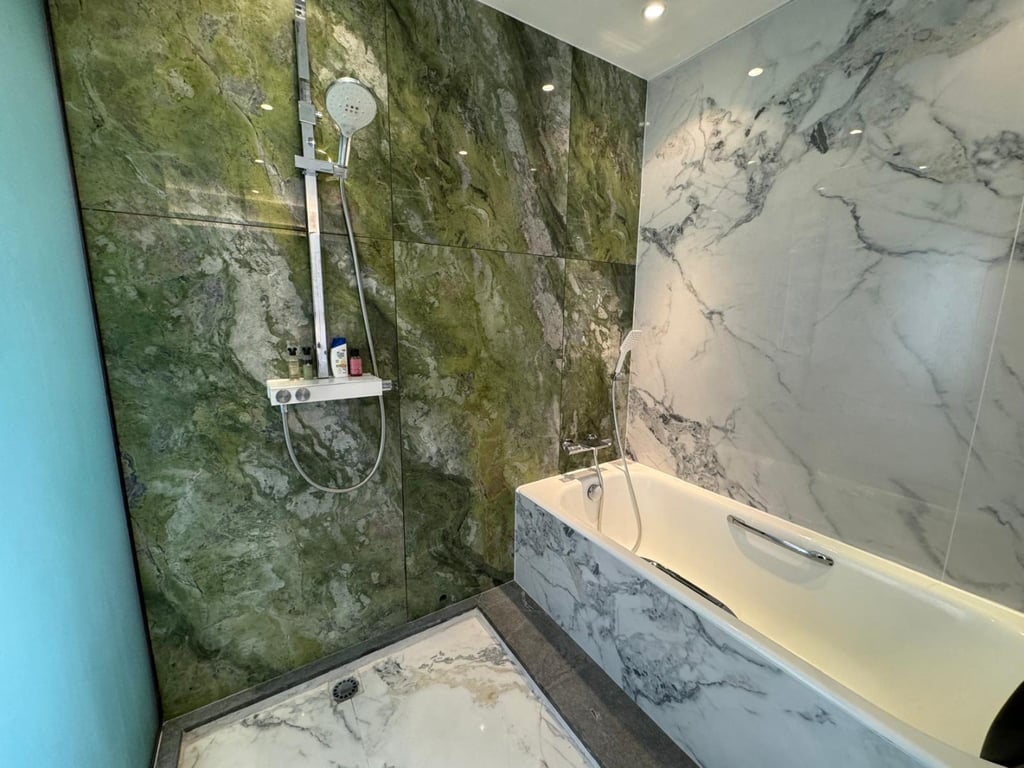 https://img.propertyraptor.com/cdn-cgi/imagedelivery/KD5bF_AFL0JDTbKLWF7z9g/ap8/ap8_001/hornet/prp/img/52bf33c1c02b2ae453e0ed55d82d8094-wtm.jpg/public